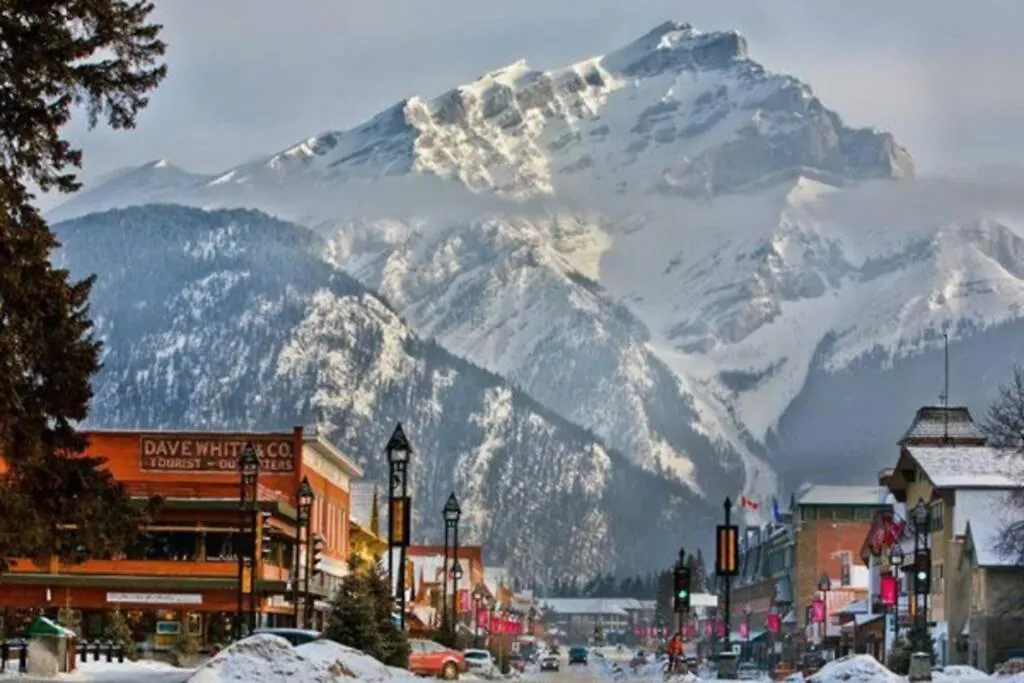 North House - Banff Mountain Home- The Real Rockies Experience Дом отдыха
