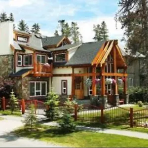 Bed & Breakfast Beaujolais Boutique At Thea's House- Adults Only, Banff